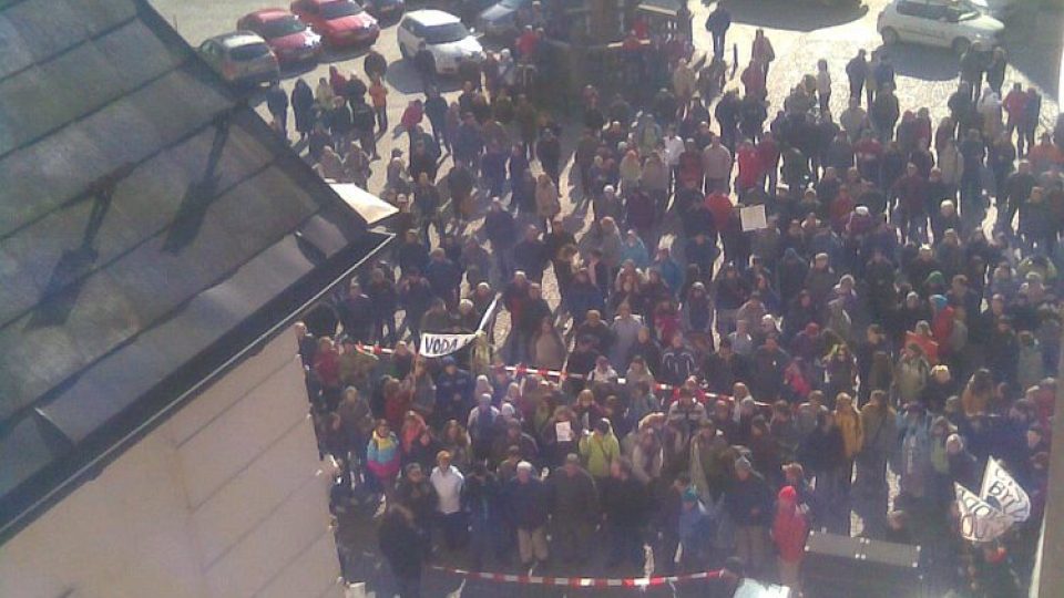 Demonstrace proti těžbě břidlicového plynu v Náchodě