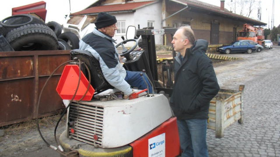 Jaroslav Pulz (vpravo) na Nymburském nádraží