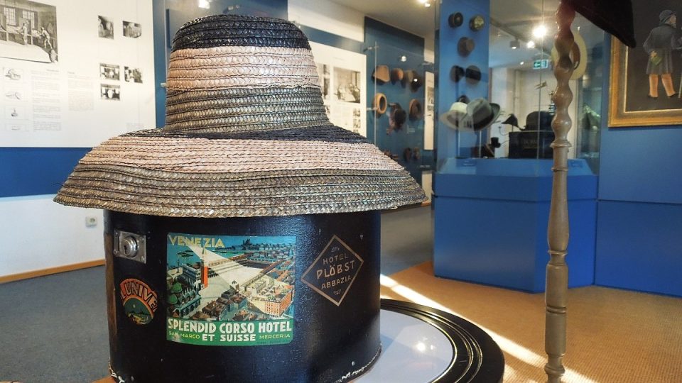 Muzeum nashromáždilo kolem tří tisíc klobouků