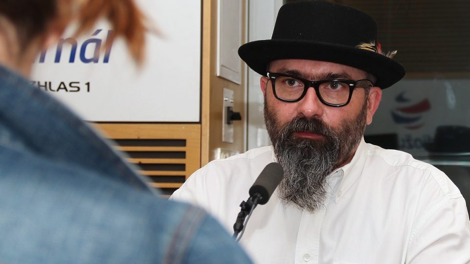 František Ortmann ve studiu Radiožurnálu