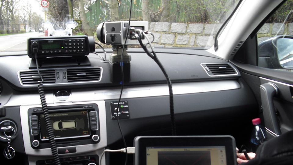 Radar, kameru a tablet používá posádka policejního Passatu nejčastěji