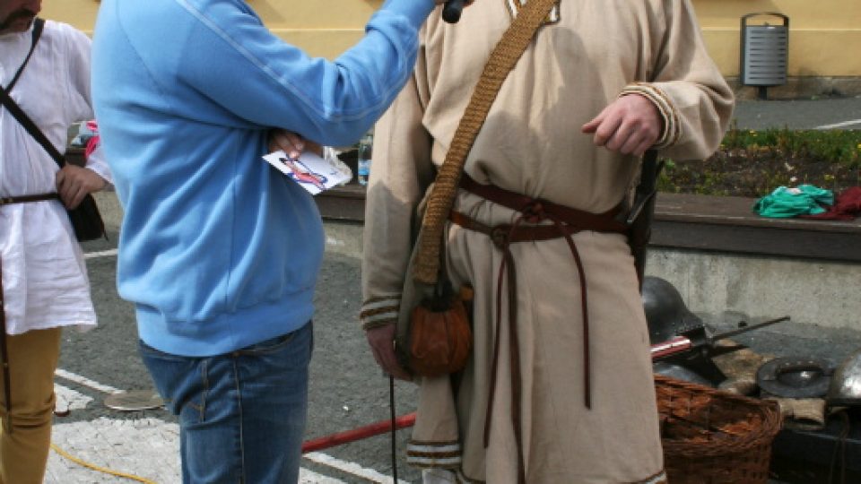 Patrik Rozehnal a organizátor bitvy Libušín Petr Šrámek při rozhovoru