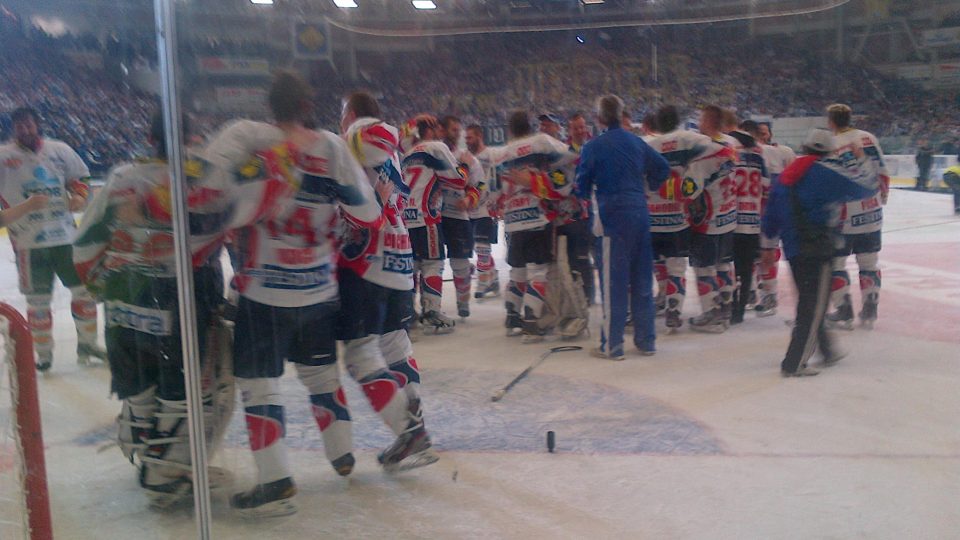 Králem letošní hokejové extraligy jsou Pardubice