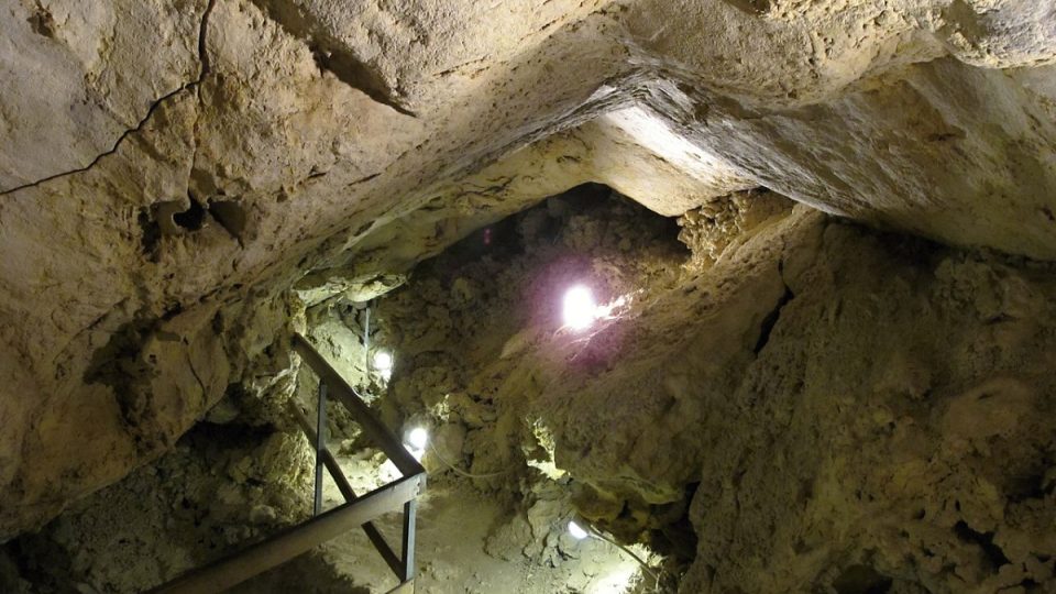 Návštěvníkům byla jeskyně Na Turoldu znovu zpřístupněna v roce 2004