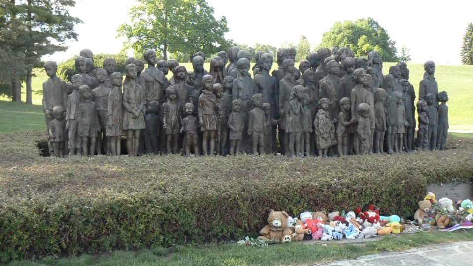 Pomník dětským obětem války v Lidicích na Kladensku