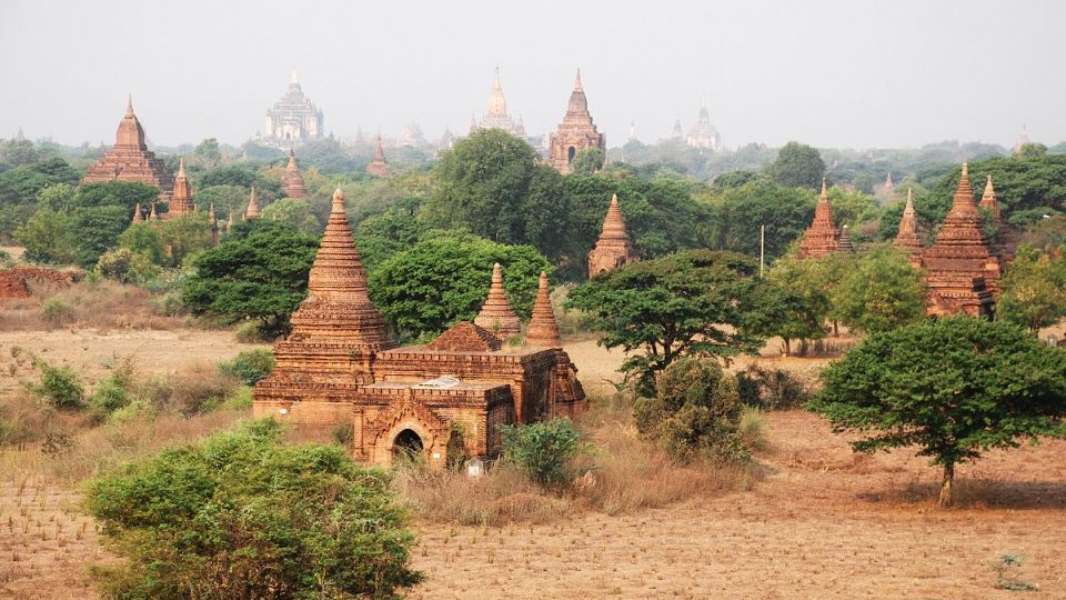Chrámové moře v Baganu láká turisty z celého světa
