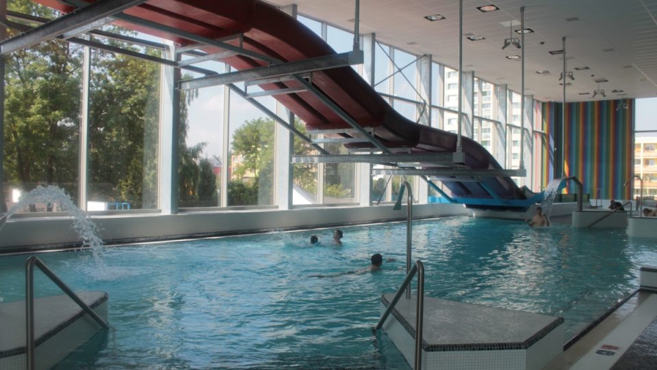 Bazén se skluzavkou - Aquacentrum Pardubice