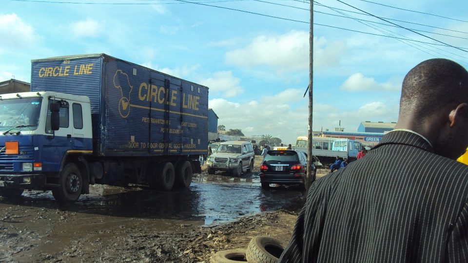 Nesnadná cesta ke slumu Chibolya