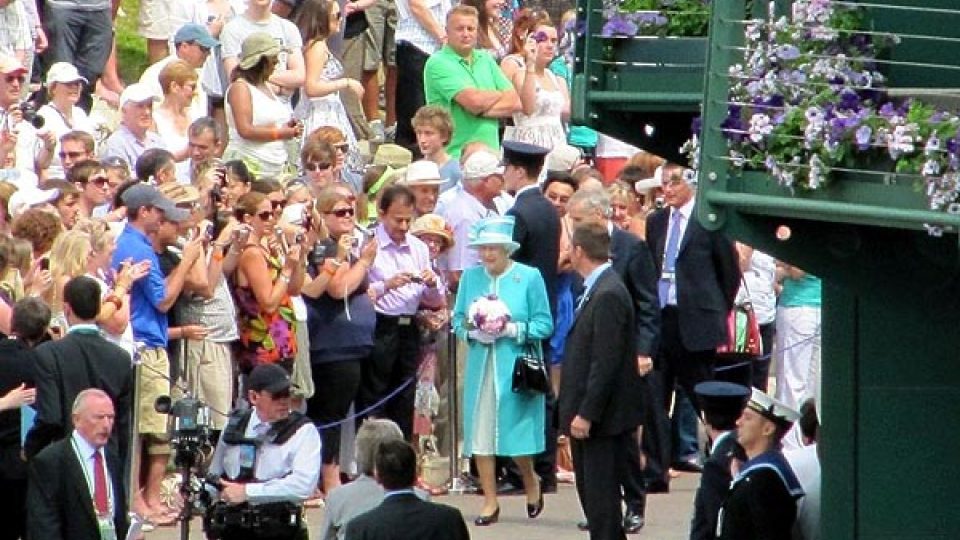 V roce 2010 zavítala na Wimbledon také královna Alžběta II.