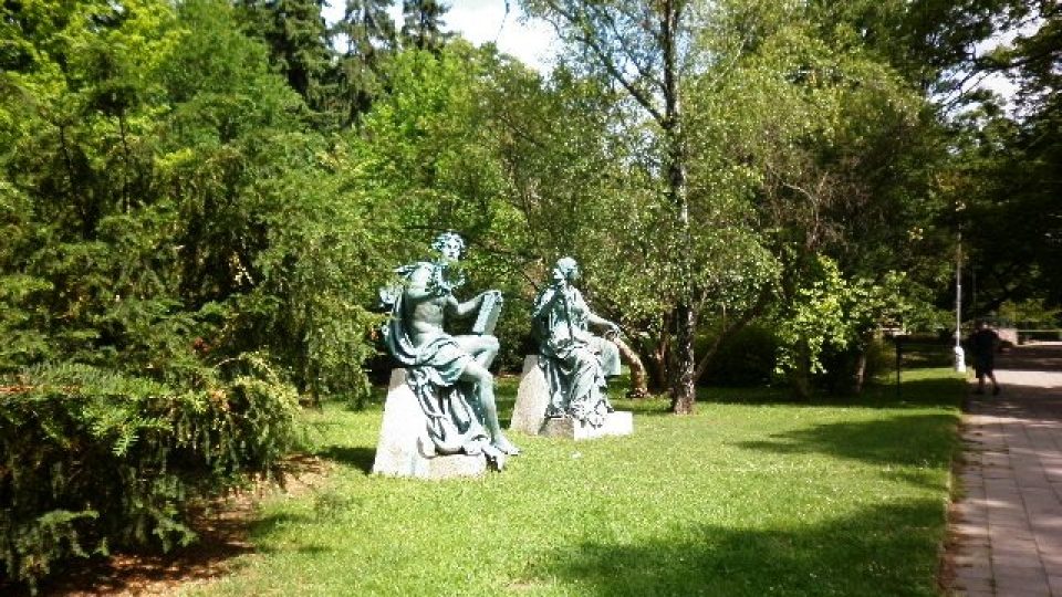 Sousoší v parku Lužánky v Brně