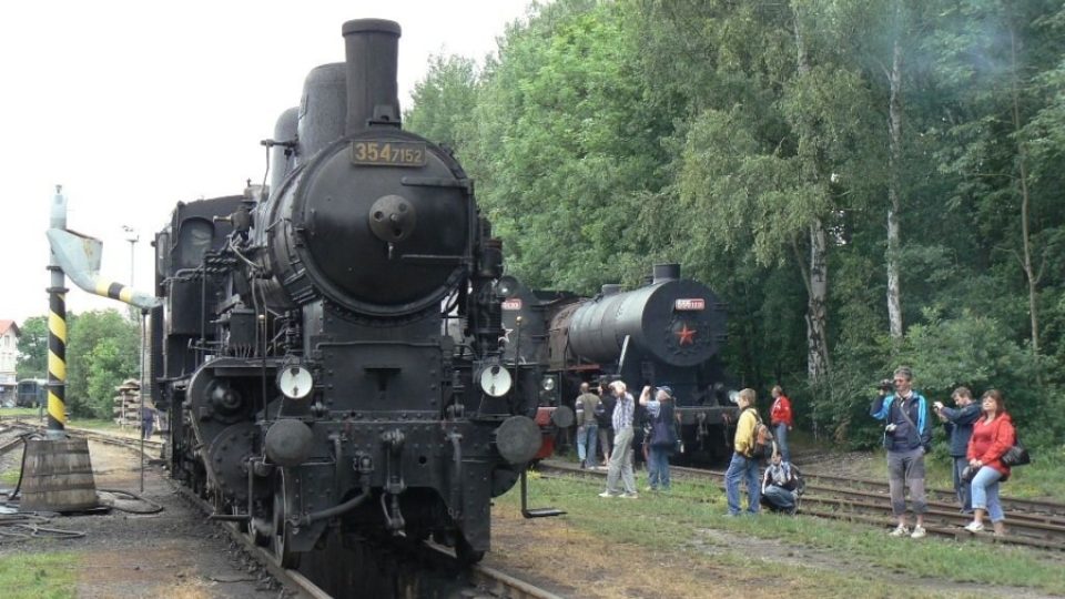Parní lokomotivy jsou v Lužné u Rakovníka nejen vystavovány, ale také opravovány a uváděny opět do provozu