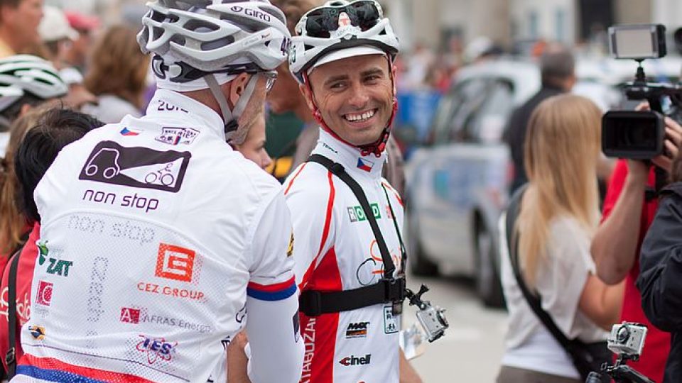 Jiří Hledík na startu s druhým Čechem, který se závodu účastní, Svatoplukem Božákem | foto: Czech Ultracycling Team o.s., Jakub Cejpek Jiří Hledík na startu s druhým Čechem, který se závodu účastní, Svatoplukem Božákem