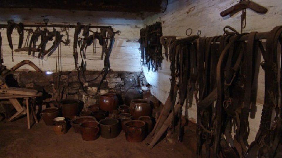 Spodní komora na uskladnění nářadí,keramiku a postroje
