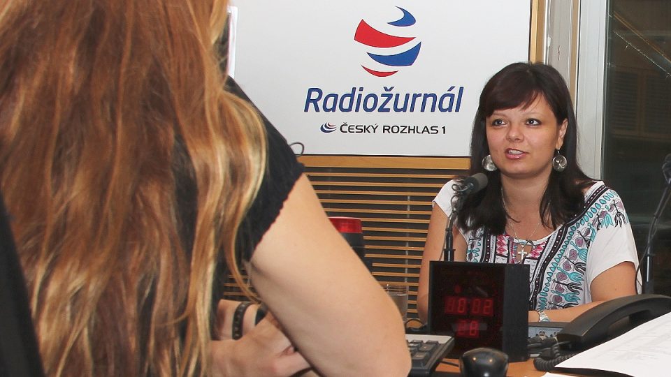 Silvie Dymáková přijala pozvání Lucie Výborné do studia Radiožurnálu