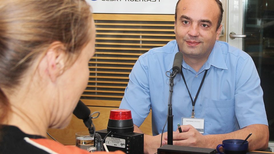 Podle Vlastimila Rábka jsou typickými nehodami ty způsobené vesničany ve městech a motrkáři v noci