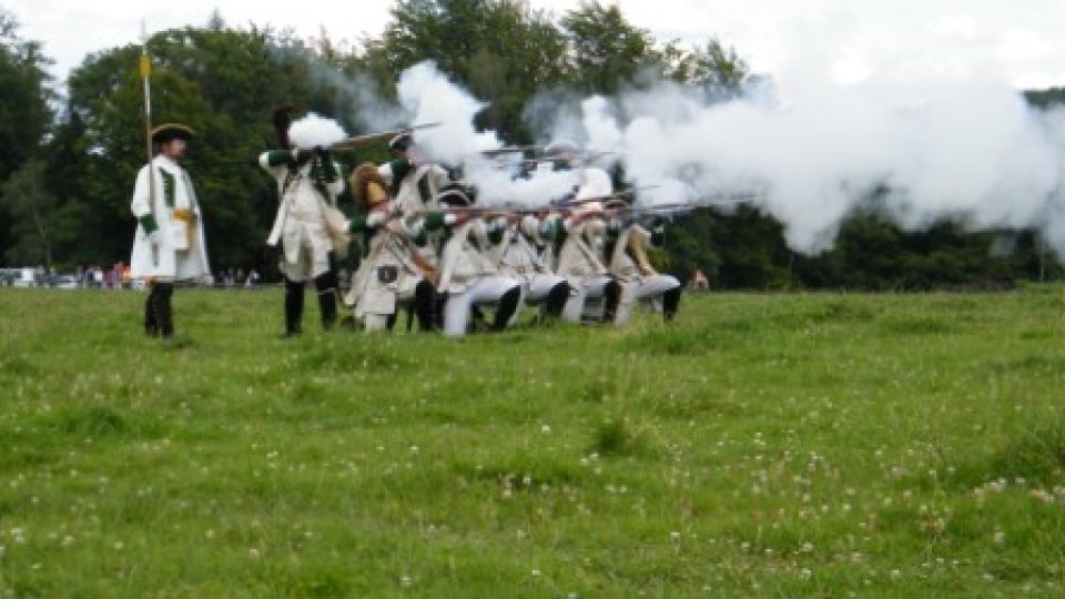 Rekonstrukci bitvy z roku 1757 vidělo včera u Lipnice na Českokamenicku patnáct set lidí