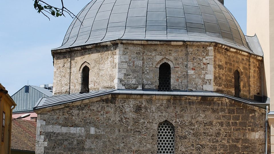 Mešita paši Hasana Jakovaliho se jako jediná v Maďarsku dochovala i s úhledným minaretem