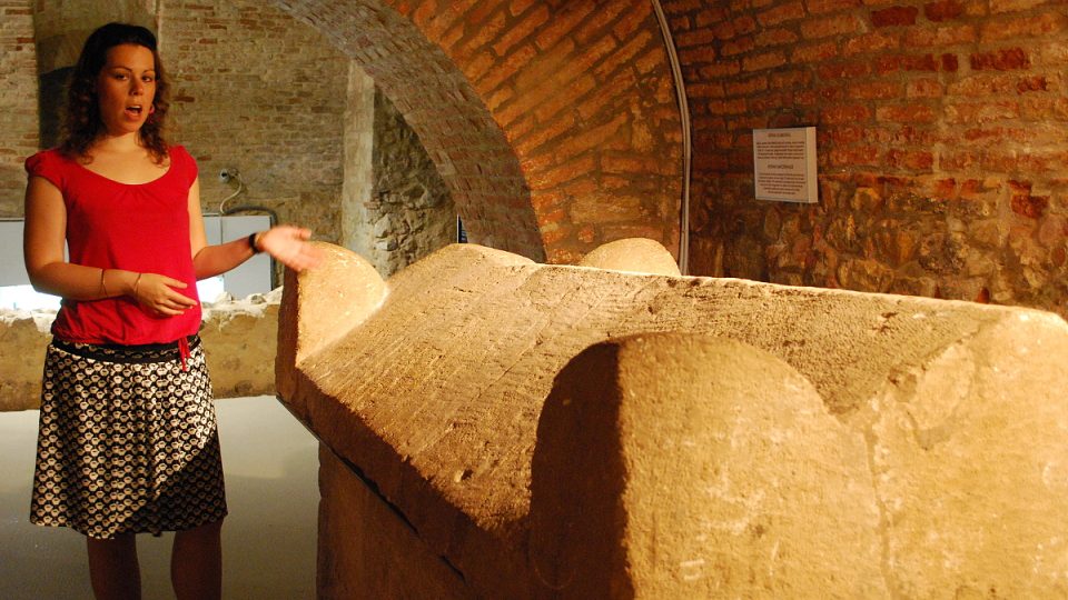 Podzemní labyrint katakomb starokřesťanského pohřebiště