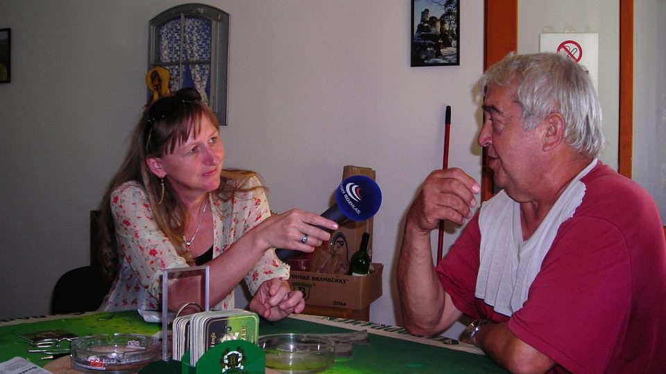 Na snímcích je pan Frantisek Hadrava s redaktorkou Vlaďkou Wildovou