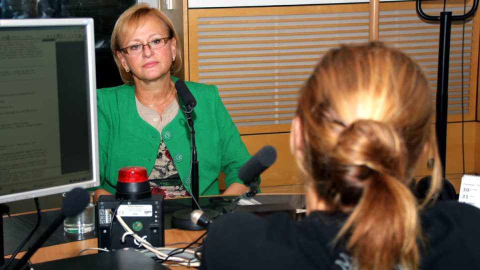 Hana Roháčová s Lucií Výbornou ve studiu Radiožurnálu