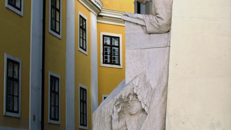 Klášter bývá častým cílem turistů, kteří chtějí relaxovat