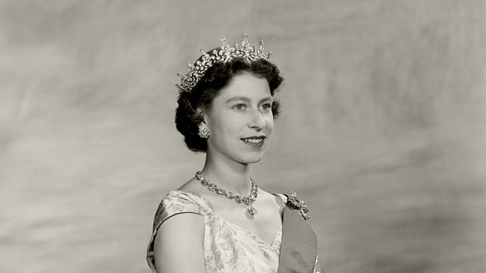 Královna Alžběta II. s diamantovou tiárou, 1956