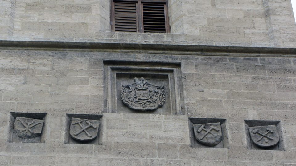 Detail z fasády kostela Panny Marie Na Náměti