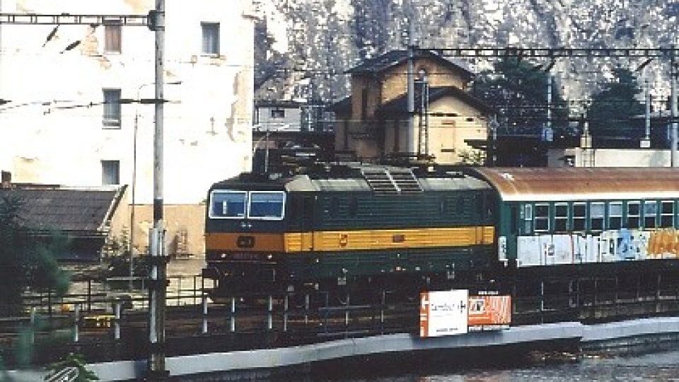 Voda teče, vlaky jedou...