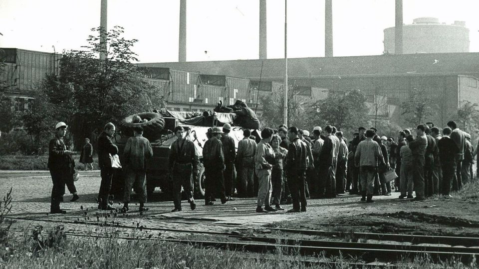 Hloubková silnice v Nové huti Klementa Gottwalda (21. 8. 1968)