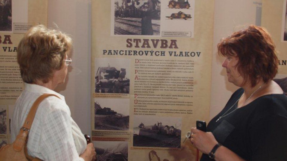 Z výstavy o pancéřových vlacích v Památníku Lidice