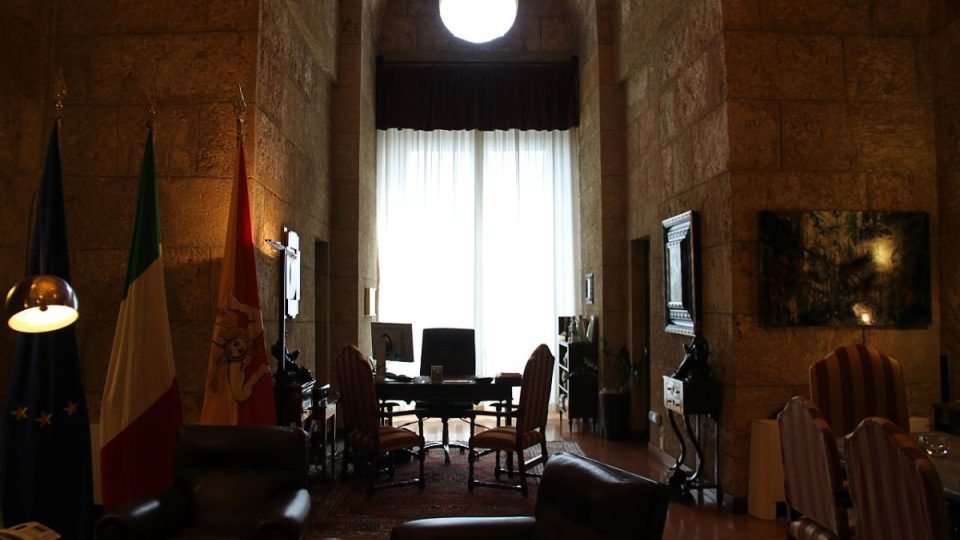 Sicilský parlament vznikl už v roce 1097 a kancelář jeho předsedy se nachází v pisánské věži