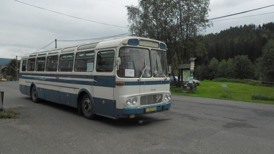 Historickým autobusem se dostanete na Jizerku