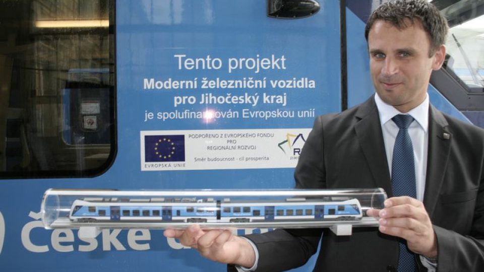 Novou vlakovou soupravou RegioPanter se svezl i jihočeský hejtman Jiří Zimola