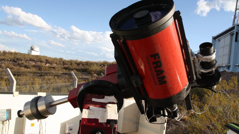 Detail dalekohledu FRAM na Observatoři Pierra Augera v Argentině.