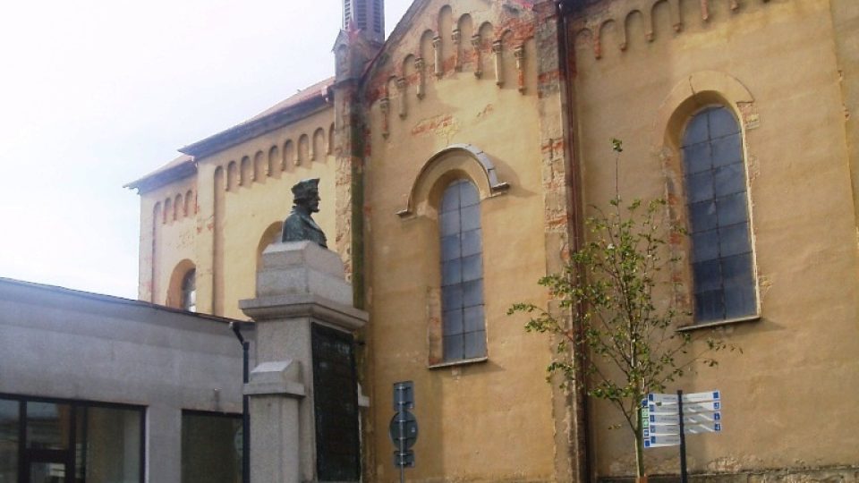 Pomník Jana Husa ve Mšeně na Mělnicku