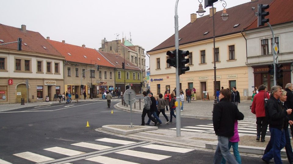 Semafor u nově opraveného náměstí v Brandýse nad Labem-Staré Boleslavi