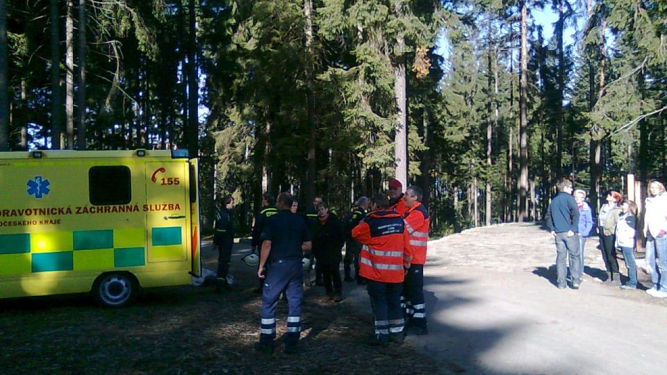 Záchranáři cvičili ve Stezce korunami stromů