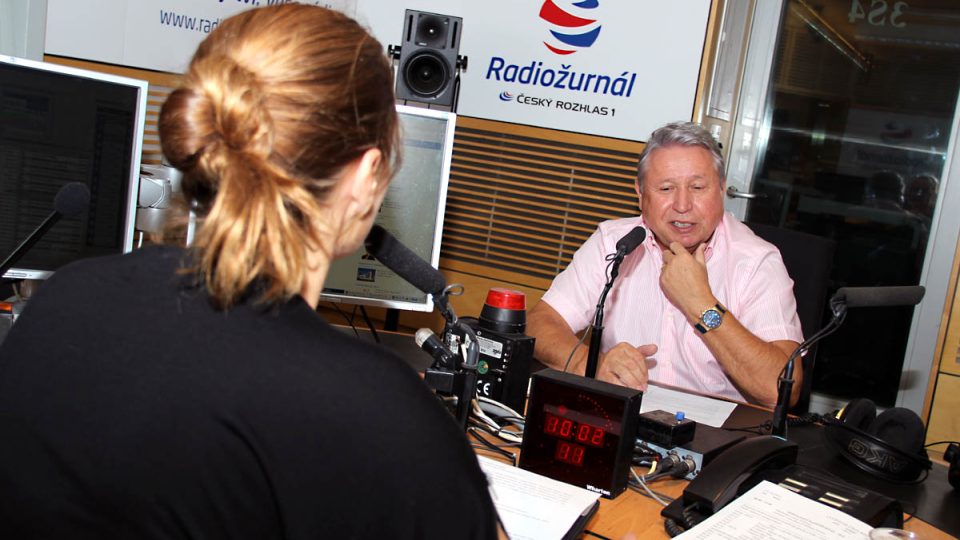Hostem Radiožurnálu byl Miroslav Černošek. Otázky mu kladla Lucie Výborná