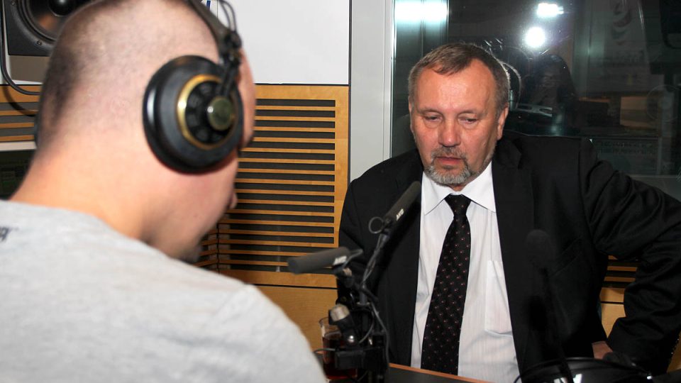 Pavel Kováčik ve studiu Radiožurnálu