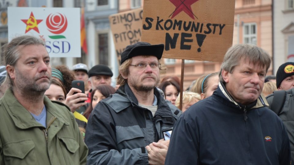 V Českých Budějovicích demonstrovalo na 1500 lidí proti komunistické radní