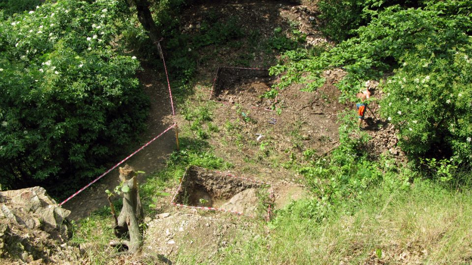 Nový hrad v červnu při archeologickém výzkumu