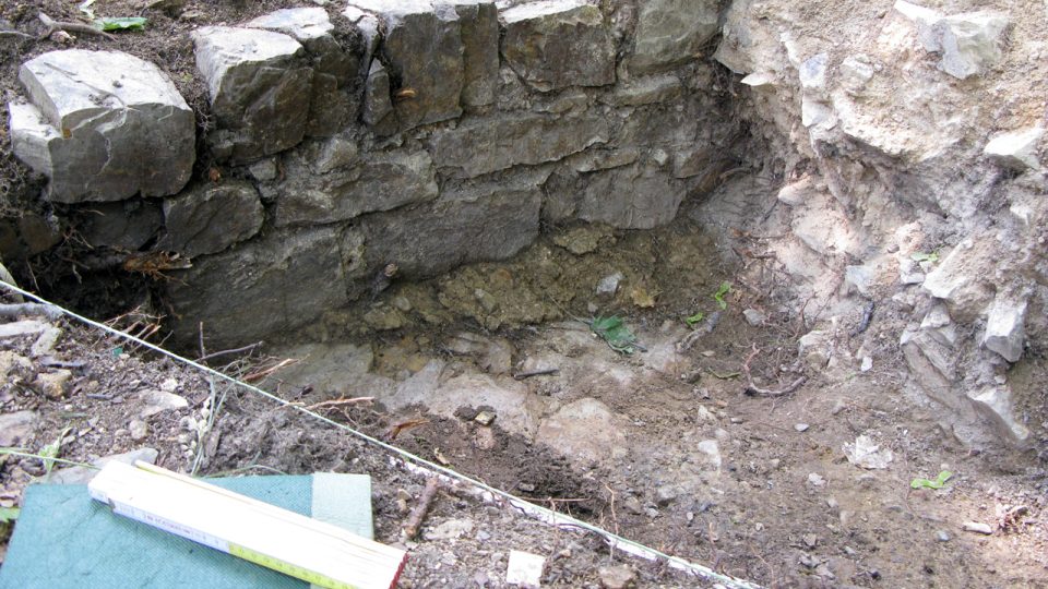 Nový hrad v červnu při archeologickém výzkumu