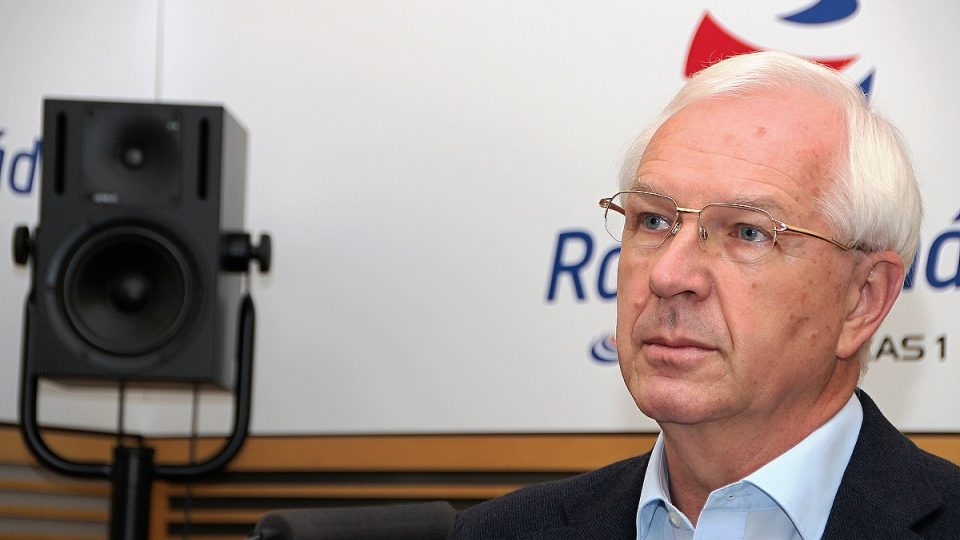 Profesor Jiří Drahoš ve studiu Radiožurnálu