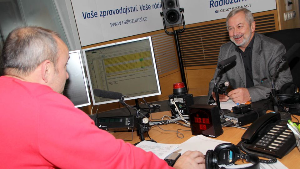 Oldřich Jirsák a Jan Pokorný ve studiu Radiožurnálu