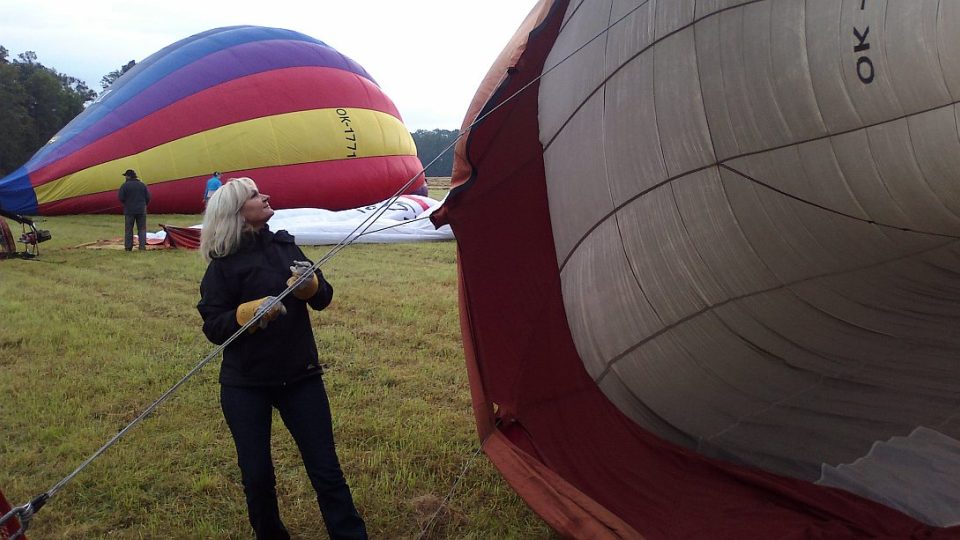 Lada Klokočníková před startem balonu