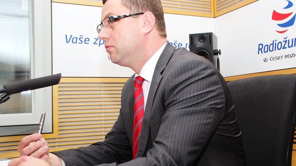 Nejvyšší státní zástupce Pavel Zeman přijal pozvání Martina Veselovského do studia Radiožurnálu