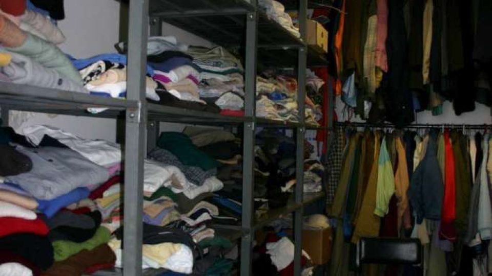 Šatník ve středisku Naděje v Mladé Boleslavi | foto: Jana Huzilová Šatník ve středisku Naděje v Mladé Boleslavi