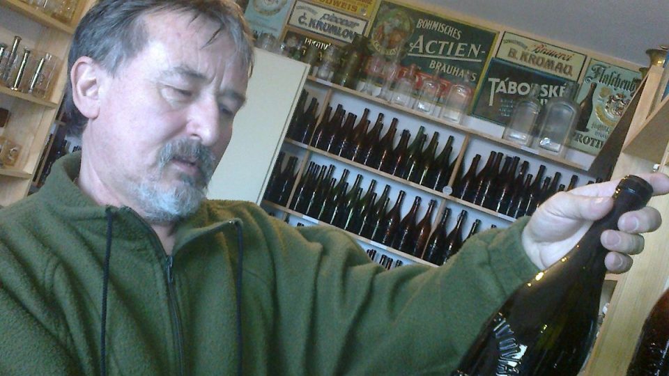 Sběratel pivních lahví František Jurčík