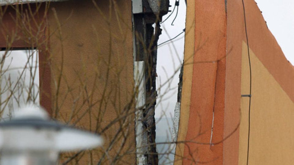 Výbuch plynu poničil panelový dům ve Frenštátě pod Radhoštěm