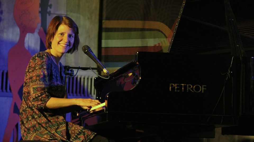 Markéta Irglová na trutnovském festivalu Jazzinec 14. května 2011